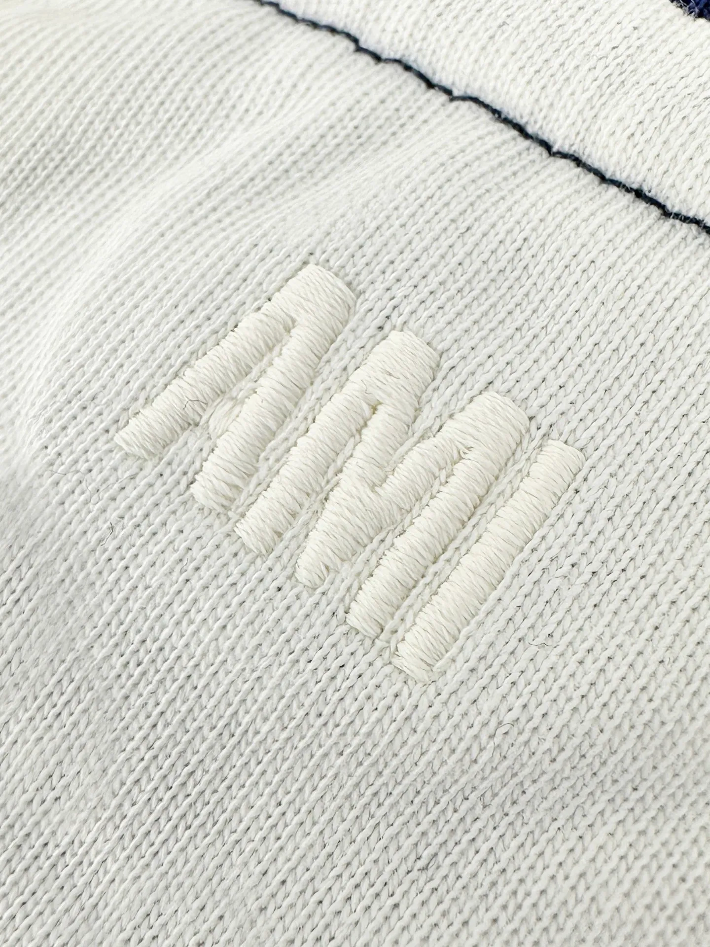 Crochet spliced short sleeves. Customized combed soft cotton. Delicate and soft. Comfortable and close to the skin. Almond white background is gentle and healing. Soft light and gentleness. Navy Blue raglan sleeves with contrasting splicing. Calm and elegant, outlining the Retro accent. The crocheted love logo on the chest blooms quietly. Delicate texture interweaves with luxurious touch. Ami letter embroidered hidden back collar. Seiko stitching. Hidden and high-end. French romance and Retro style condensed in a small space. Process 1: Adopt imported machine embroidery process, use advanced computer control system and precision mechanical components to realize Ami letter embroidery operation with high precision and smooth and delicate lines. Process 2: The fabrics have been fermented and washed, with better hand texture. Not easy to deform, not easy to shrink, not easy to fade, and maintain long-term beauty. Accessories: Customized 1:1 Ami trademark. Version: Loose version. Size: S M L XL. Style number: BB 823.